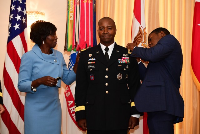 New Army chief information officer promoted to lieutenant general