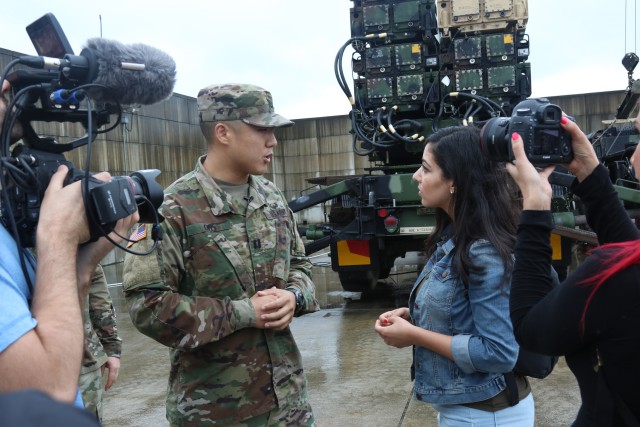 Takruri interviews Batt. D., 6-52 ADA BN, commander