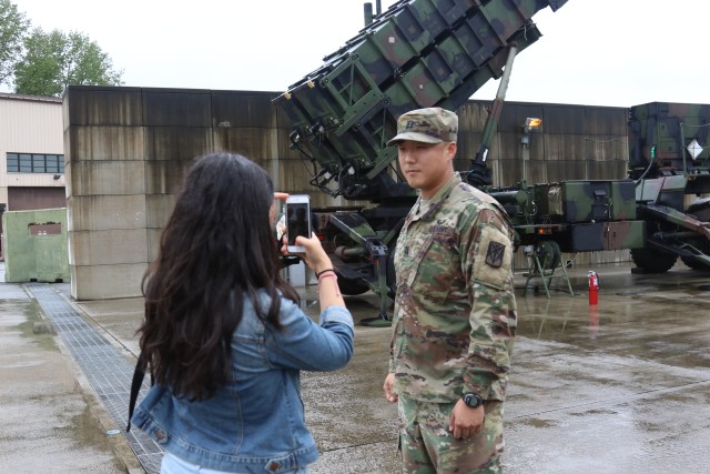 Takruri records Batt. D., 6-52 ADA BN, commander