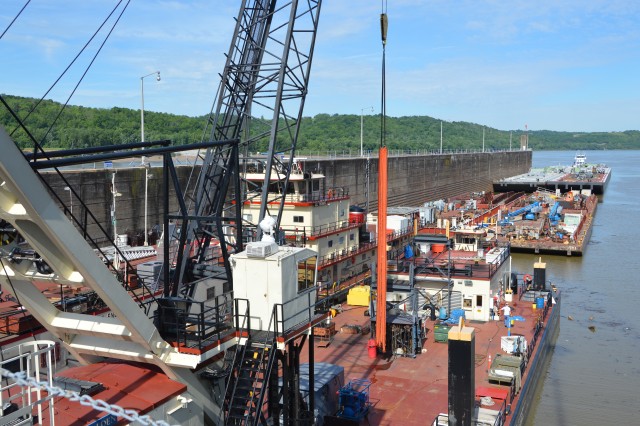 Heavy Weight Fleet at Meldahl Locks and Dam