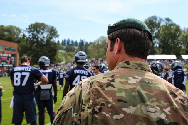 1st Special Forces Group (Airborne) Partner with Seahawks, Soldiers Visit Final Day of Training Camp
