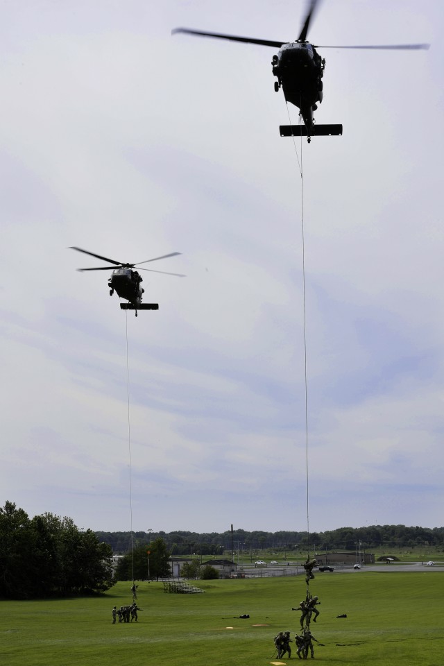 Blackhawk helicopters extract Soldiers during SPIES