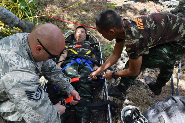 Tightening rescue lines on hoist
