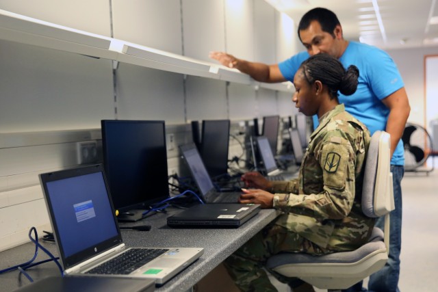 SCNG Soldiers assist NEC Bavaria with Windows 10 updates