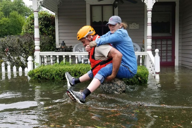 Texas Guardsmen assist, rescue fellow citizens as Harvey causes catastrophic flooding