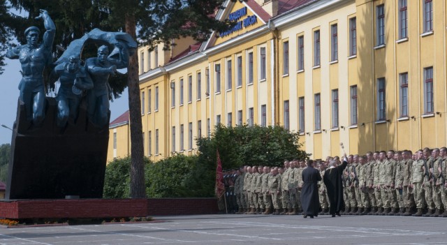 Ukraine boosts officer corps with new graduates