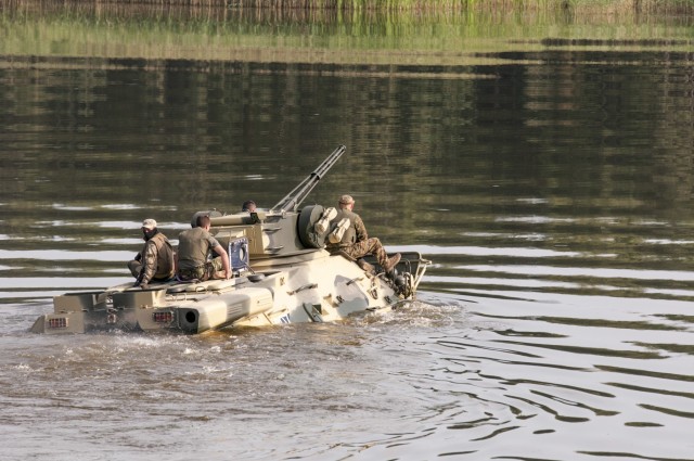 Mind the gap: Ukrainian airborne troops ford water gap