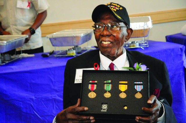 99-year-old Red Ball Express veteran receives medals