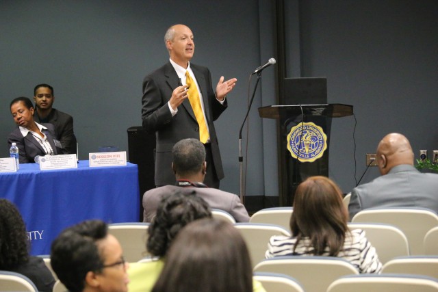 Mark Moe Speaks to Students