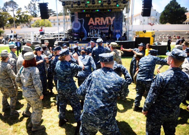 Red, relay and Blue: FMWR concert rocks Commander's Cup