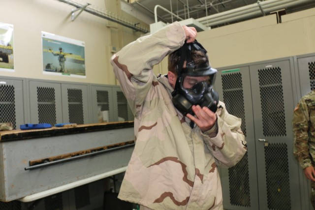 6-8 CAV trains on Army's newest gas mask