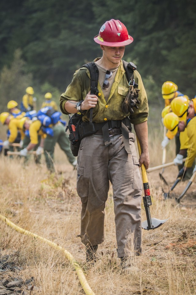 Devil's Canyon Hand Crew Firefighter Supervises Training