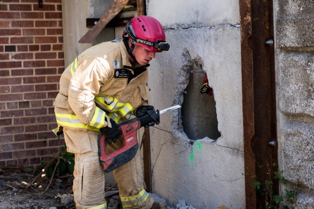 Soldiers, first responders hone emergency response skill sets in D.C. exercise