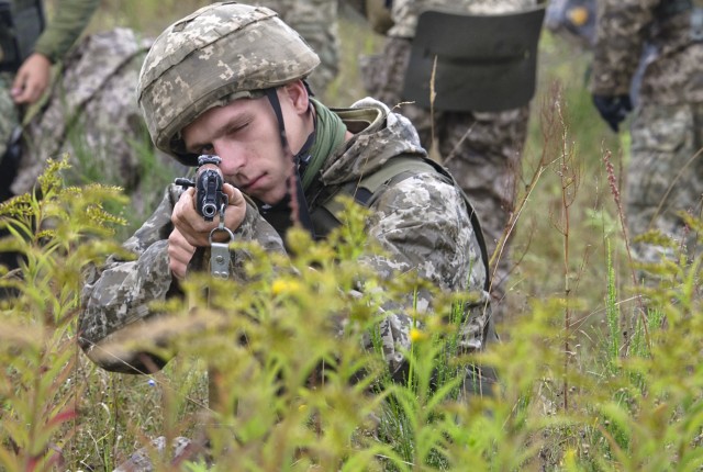 Multinational Soldiers execute defensive operations during STX