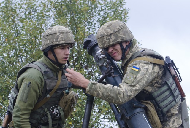 Multinational Soldiers execute defensive operations during STX