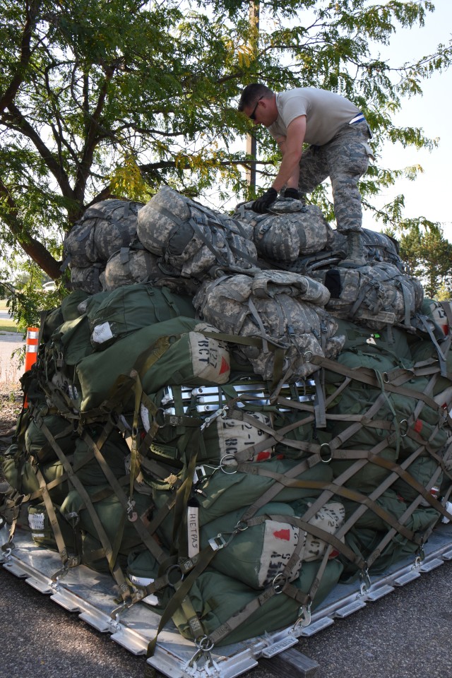 Troops behind the scenes help send Guard aid to Florida