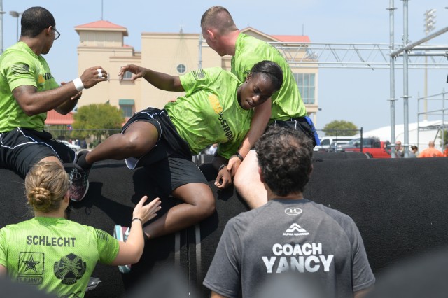 Soldiers work as team to complete obstacles during trial run