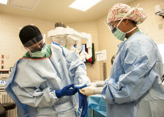 Surgical techs increase patient safety at WBAMC | Article | The United ...