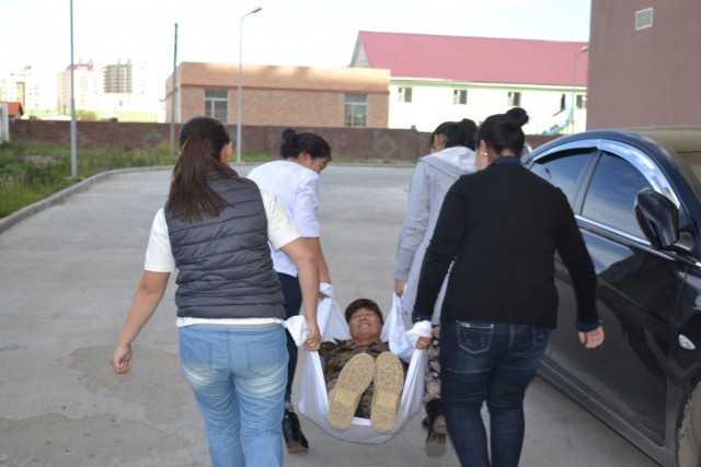 Nurses perform litter carry exercise during SMEE
