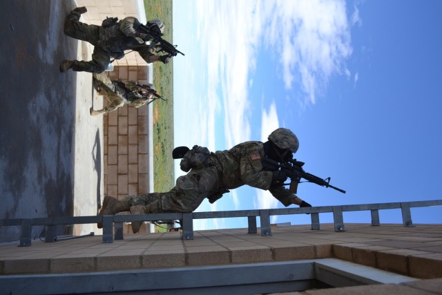 New Mexico National Guard and infantrymen conduct training together