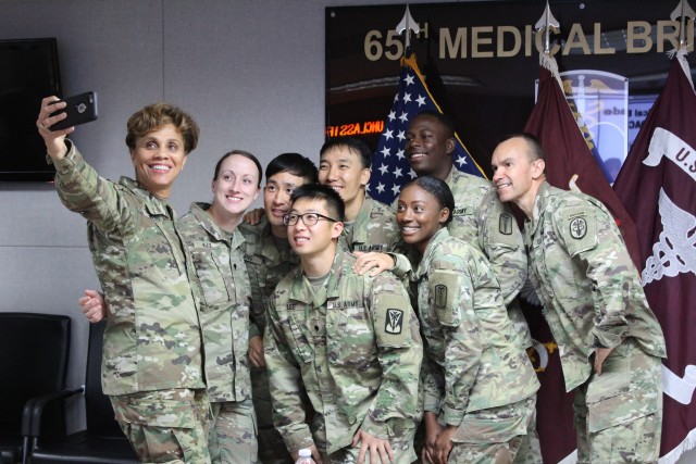 Army Medical Command Team Visits Korea