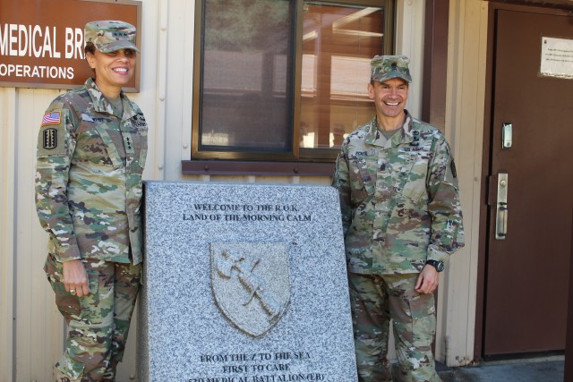 Army Medical Command Team Visits Korea