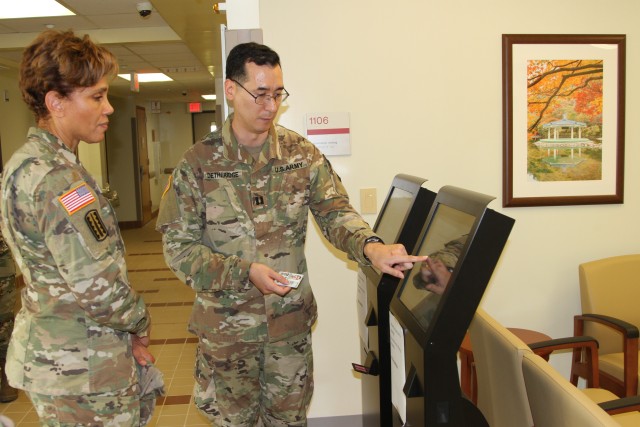 Army Surgeon General and CSM Tour Korea