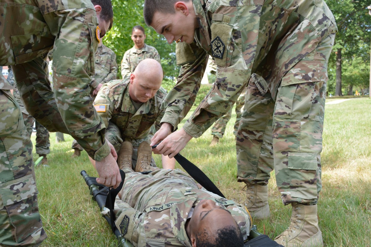 Kimbrough Nco Train Soldiers On Combat Lifesaving Skills Article