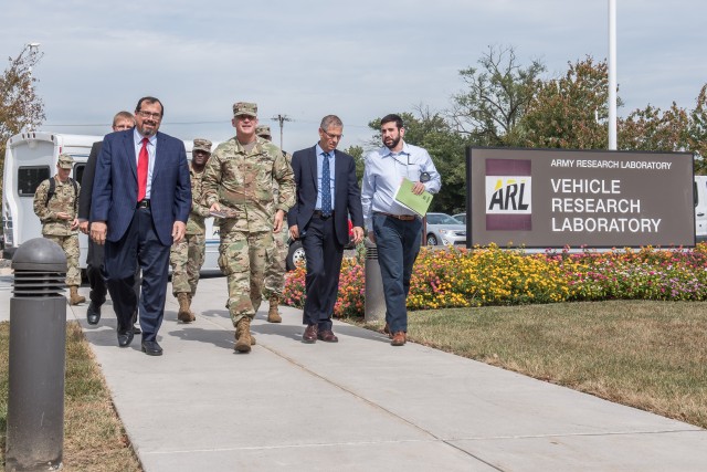 Deputy commanding general visits laboratory