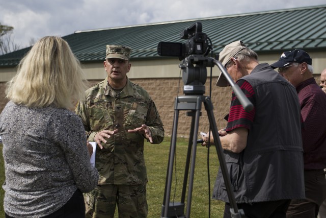 Soldiers participate in Warfighter exercise