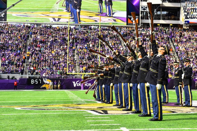 Drill Team Minnesota Vikings