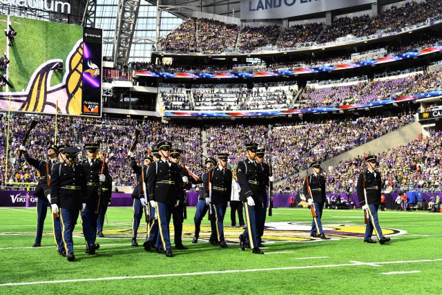 Drill Team Minnesota Vikings