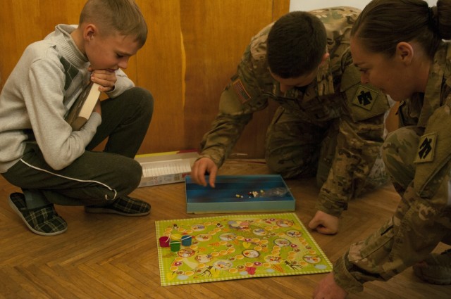Thunderbirds bring joy to Ukrainian kids