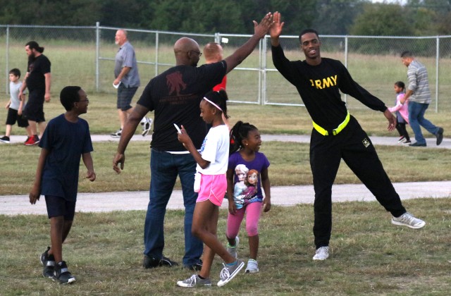 207th Signal soldiers help children's physical training