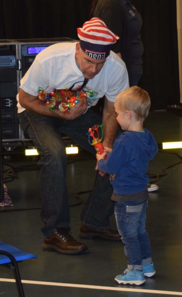 Kids receive Sesame Street toys from USO