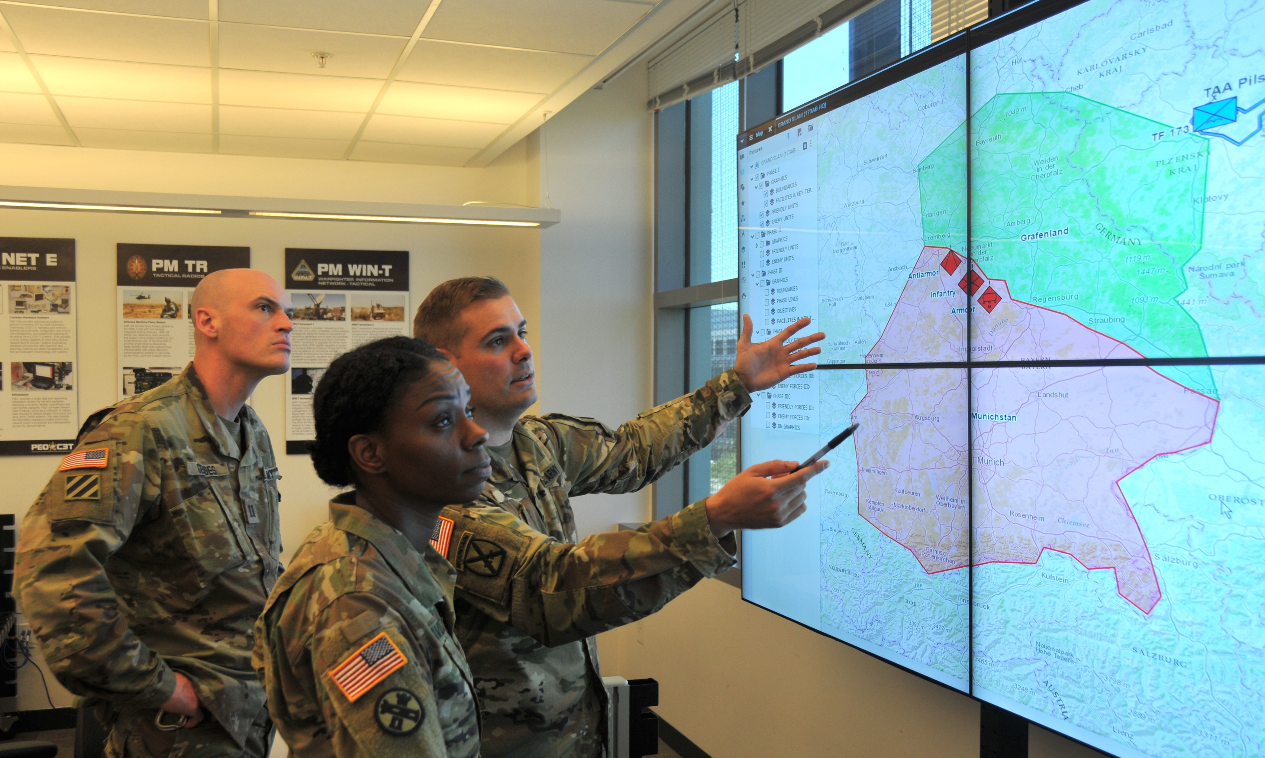 Army Streamlines Warfighting Functions Inside Command Post Article The United States Army