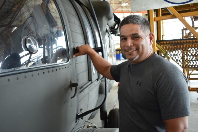 Local aircraft mechanic wins major aviation maintenance award