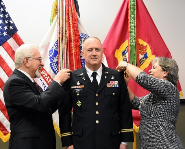 Pinning on the lieutenant colonel rank.