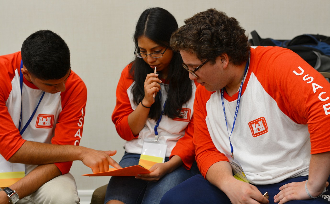 HENAAC conference gives Hispanic students hope toward future careers in  STEM | Article | 20 Exclusive Hispanic Scholarships for College Students in the US | estudykit.com