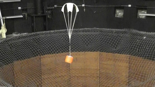 Wind Tunnel, cross parachute