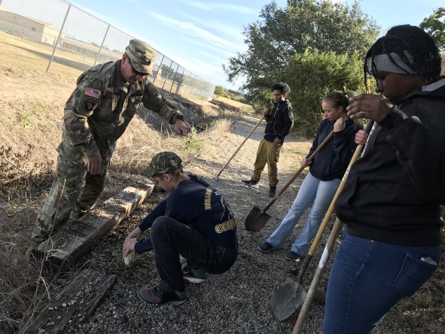 Soldiers, Army Civilians, Cove JROTC combine to Make A Difference at Florence ISD