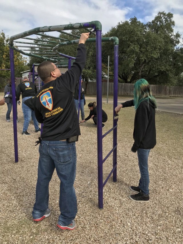 Soldiers, Army Civilians, Cove JROTC combine to Make A Difference at Florence ISD