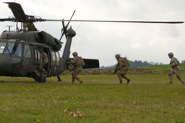 2nd Cavalry Regiment 'Strykers' increase readiness, lethality with air assault training
