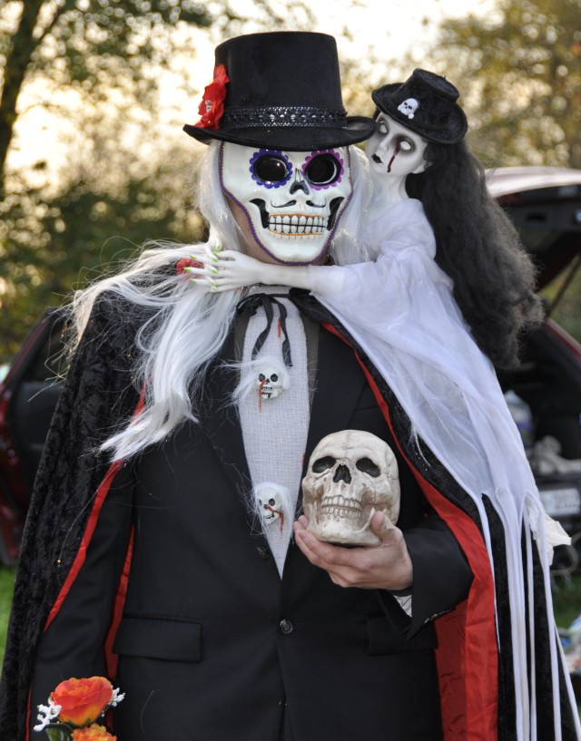 Spooky character at the Chi&egrave;vres Trunk-or-Treat