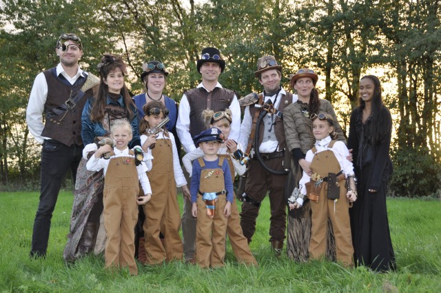 Steam punk crew at Chi&egrave;vres Trunk-or-Treat