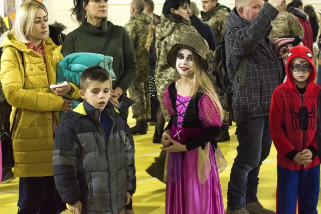 U.S. Soldiers share Halloween with Ukrainian families