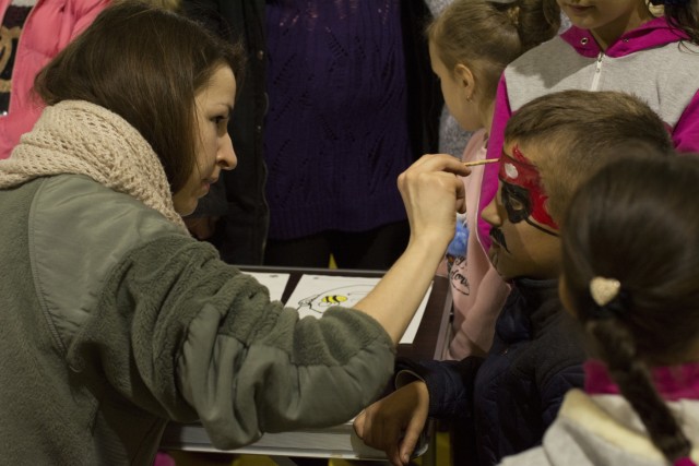 U.S. Soldiers share Halloween with Ukrainian families