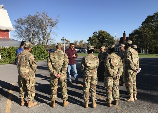 925th CBN recognizes past contingency contracting officer