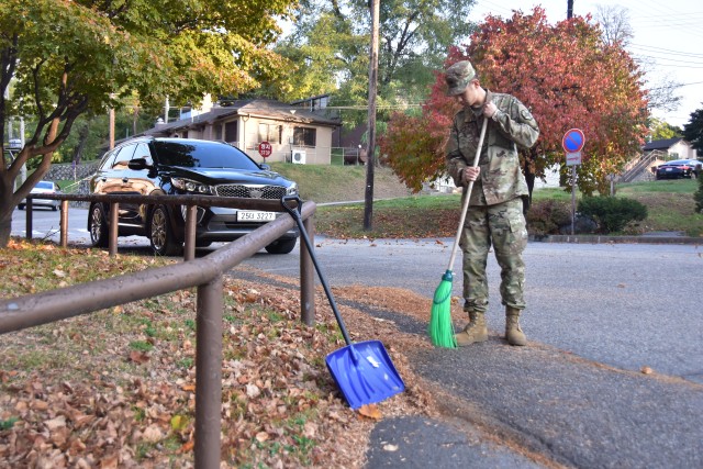 Fall cleanup keeps USAG Yongsan clean and safe