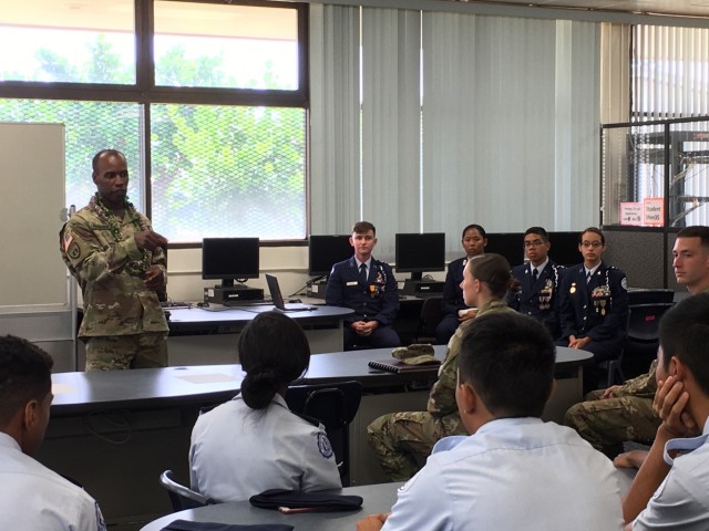 Hawaii Army Medicine leader mentors Moanalua High School students
